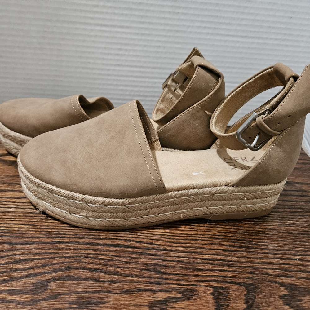Naturalizer Espadrillas Size 6. (4) - Picture 3 of 6